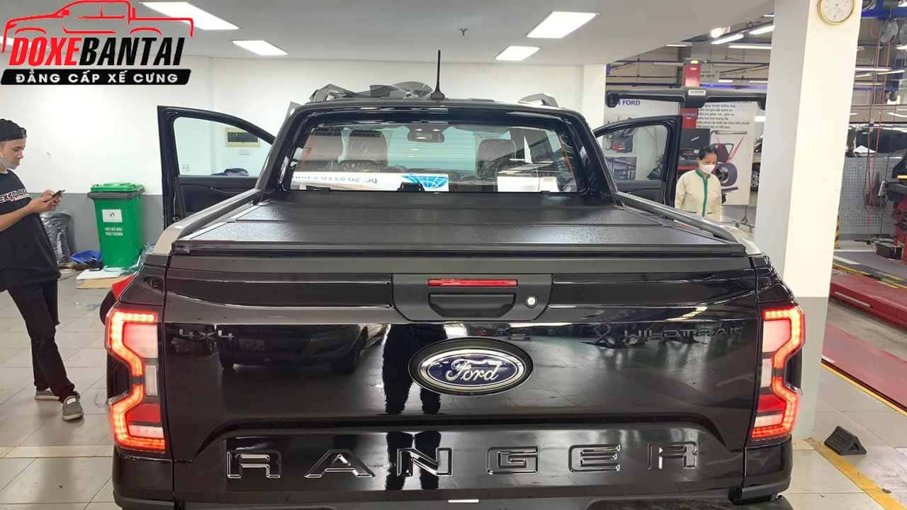 Nắp thùng Ford Ranger Wildtrak loại cuộn