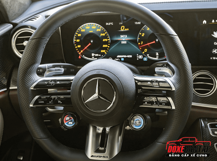 Vô lăng độ Mercedes tích hợp nhiều tính năng tiện ích